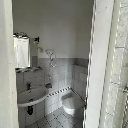 Main Crown Gæstehus 3*
